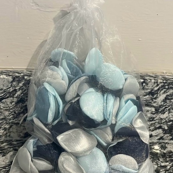 Lings Moment Fabric Flower Petals - Picture 2 of 2